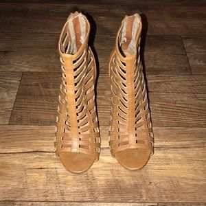 [CHARLOTTE RUSSE] open toe heel